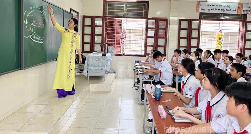 Chương trình học tại nhà cho học sinh trung học cơ sở tại Việt Nam